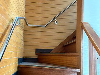 手すり付き階段